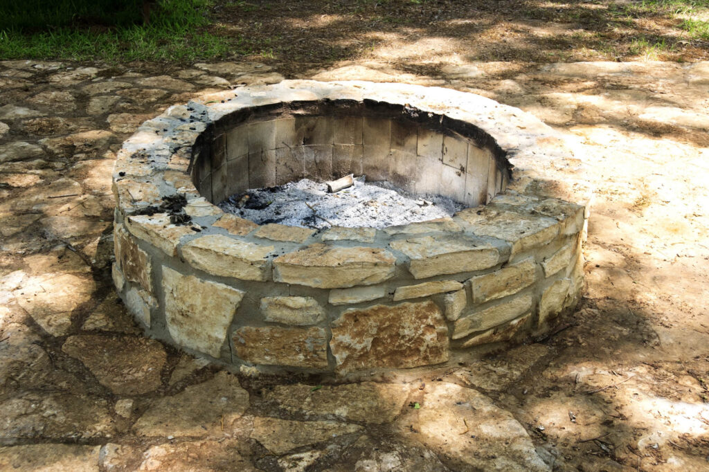 Benefits of DIY Outdoor Fireplace Kits vs. Traditional Wood-Burning Fireplaces