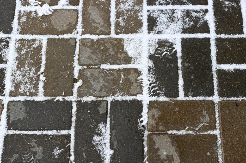 Best Freeze-Thaw-Rated Pavers for Cold Climates