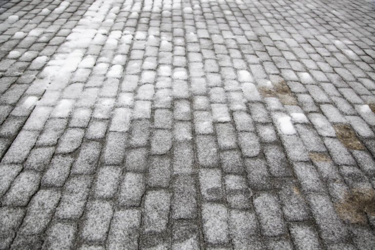 Best Freeze-Thaw-Rated Pavers for Cold Climates