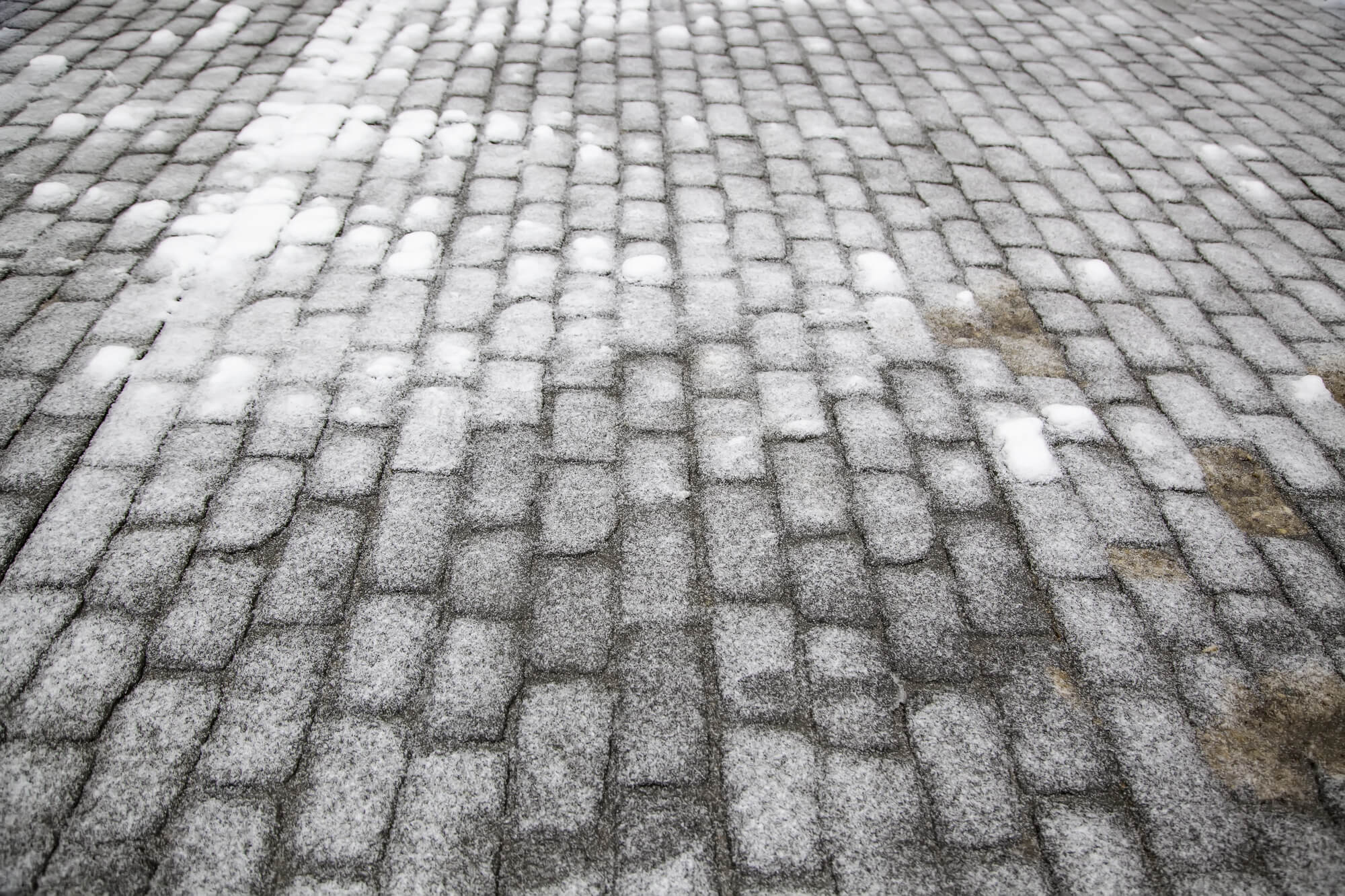 Best Freeze-Thaw-Rated Pavers for Cold Climates